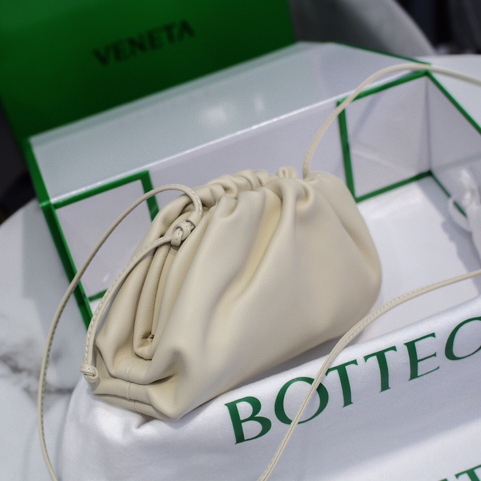 b0tte*a Ven*ta the pouch bag-22*9cm