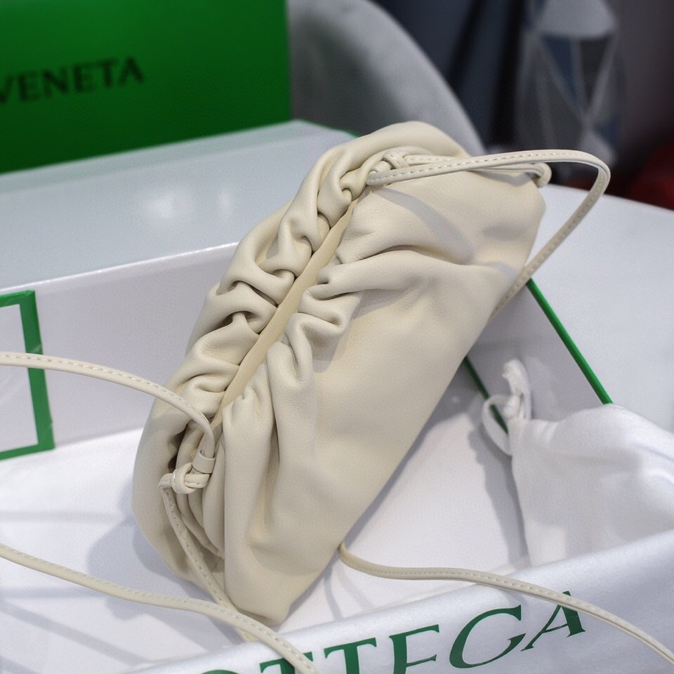 b0tte*a Ven*ta the pouch bag-22*9cm