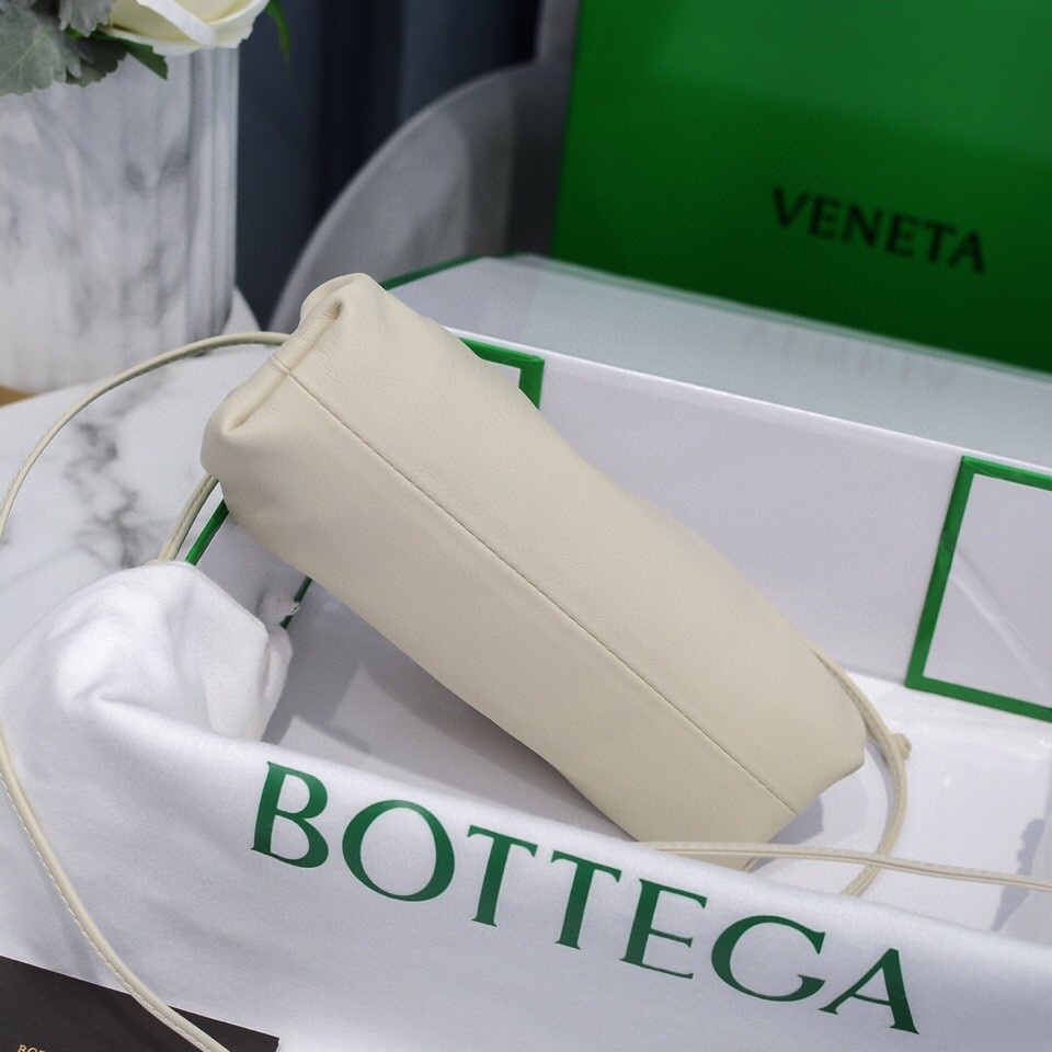 b0tte*a Ven*ta the pouch bag-22*9cm