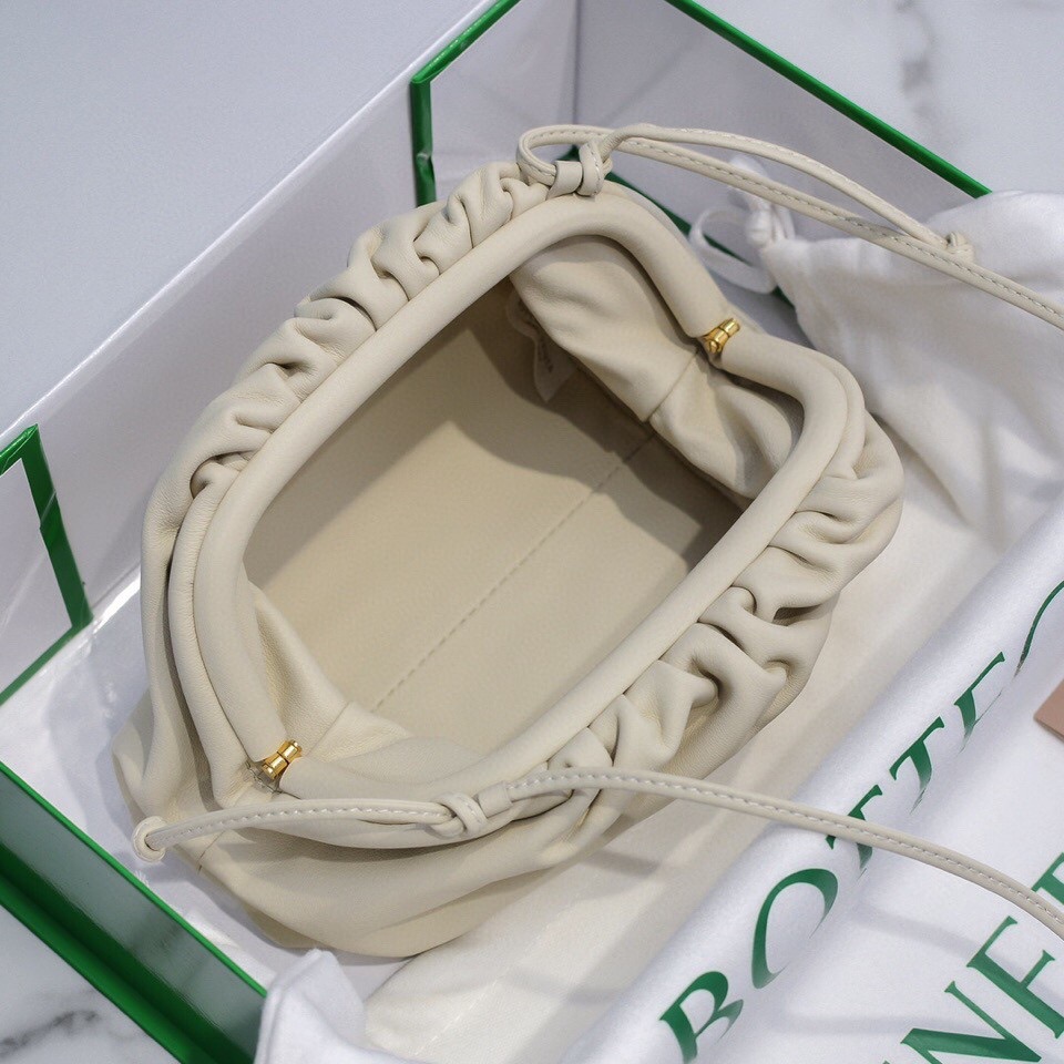 b0tte*a Ven*ta the pouch bag-22*9cm