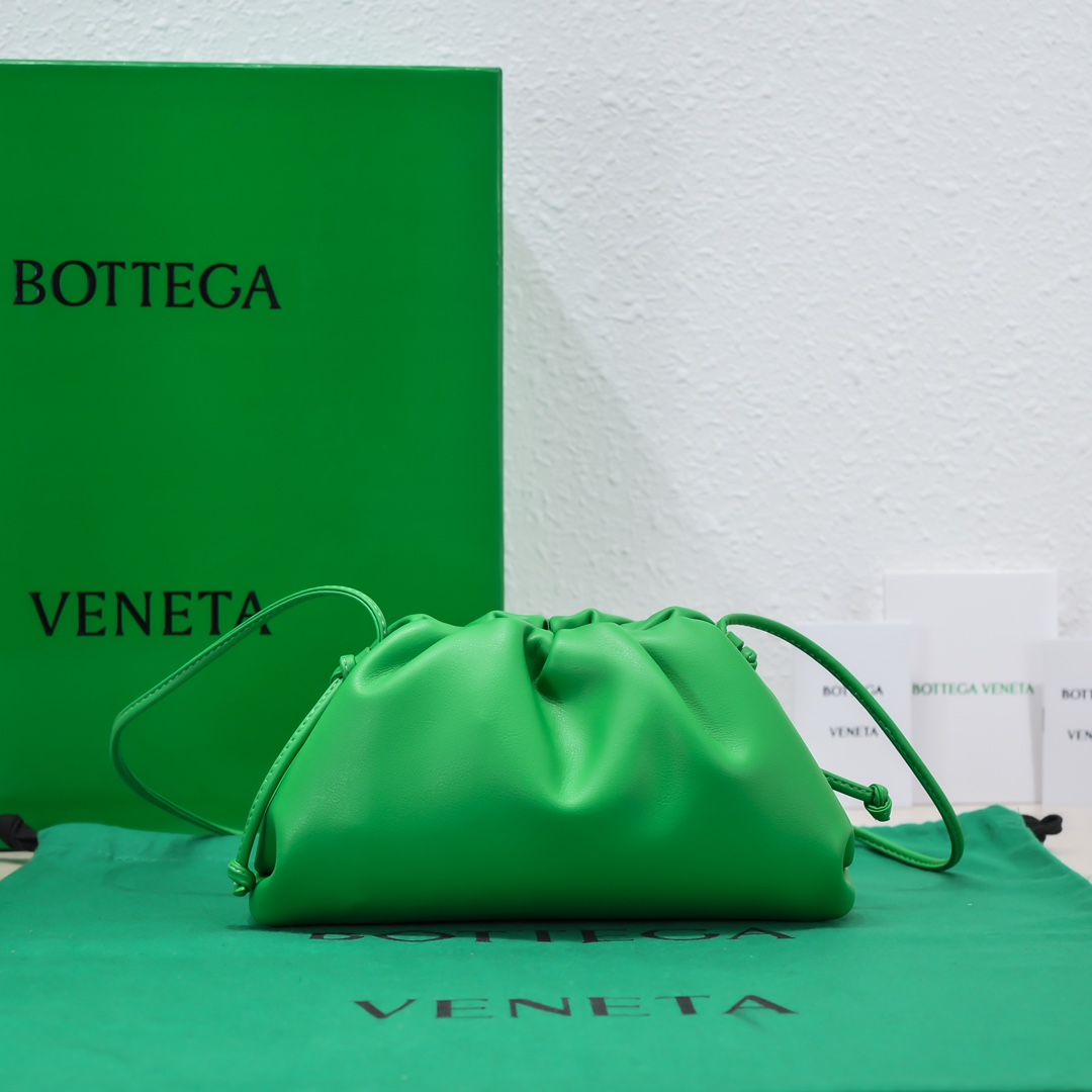 b0tte*a Ven*ta the pouch bag-22*9cm