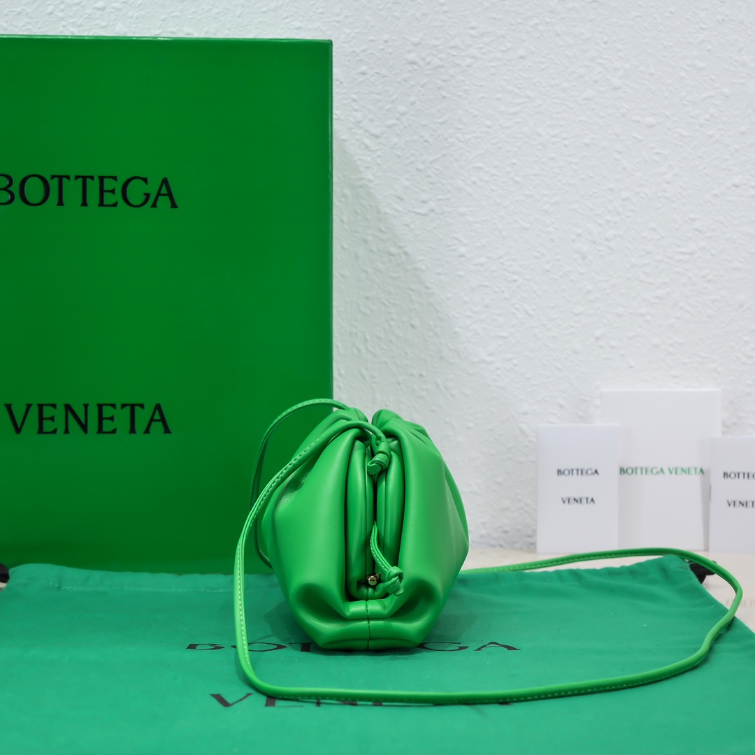 b0tte*a Ven*ta the pouch bag-22*9cm