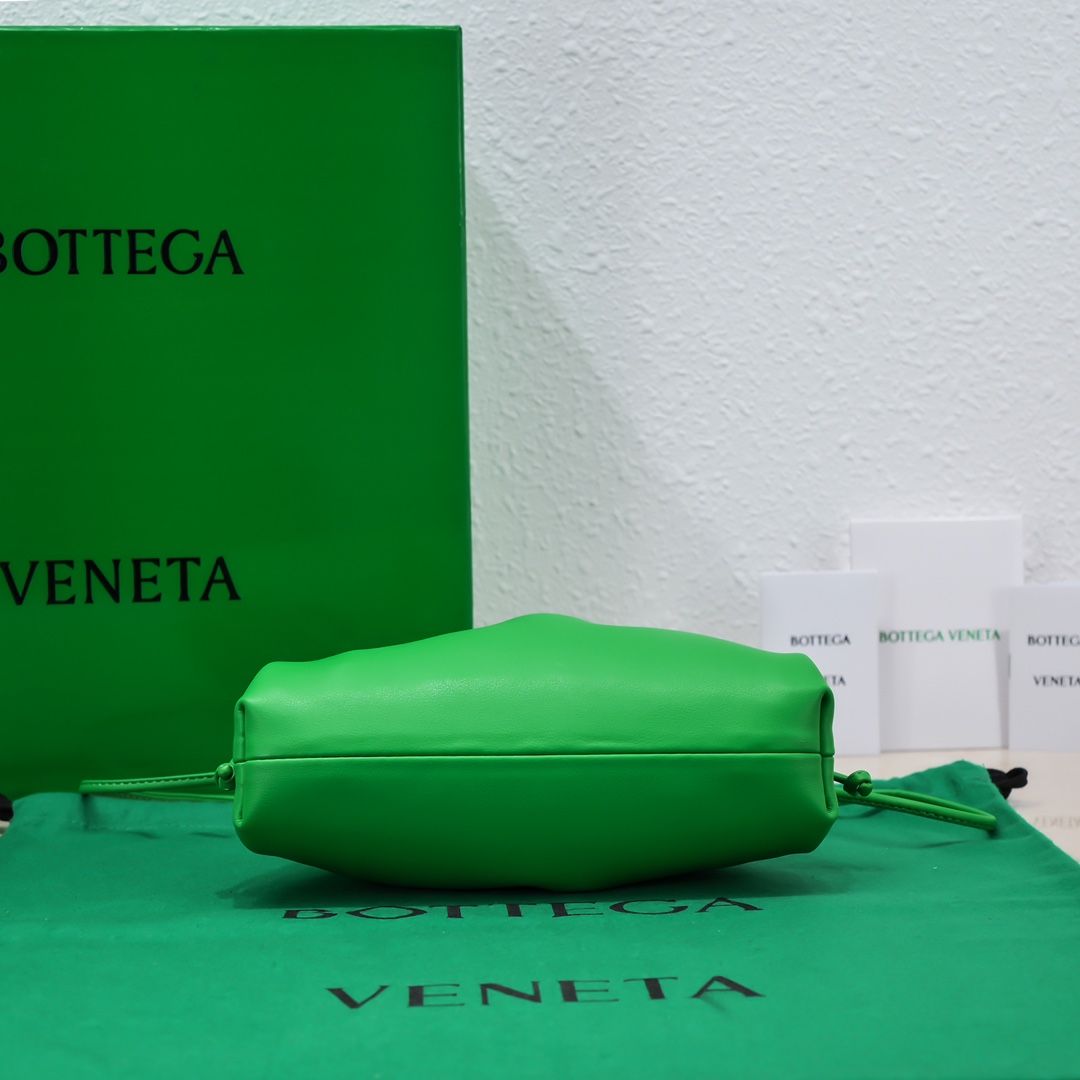 b0tte*a Ven*ta the pouch bag-22*9cm