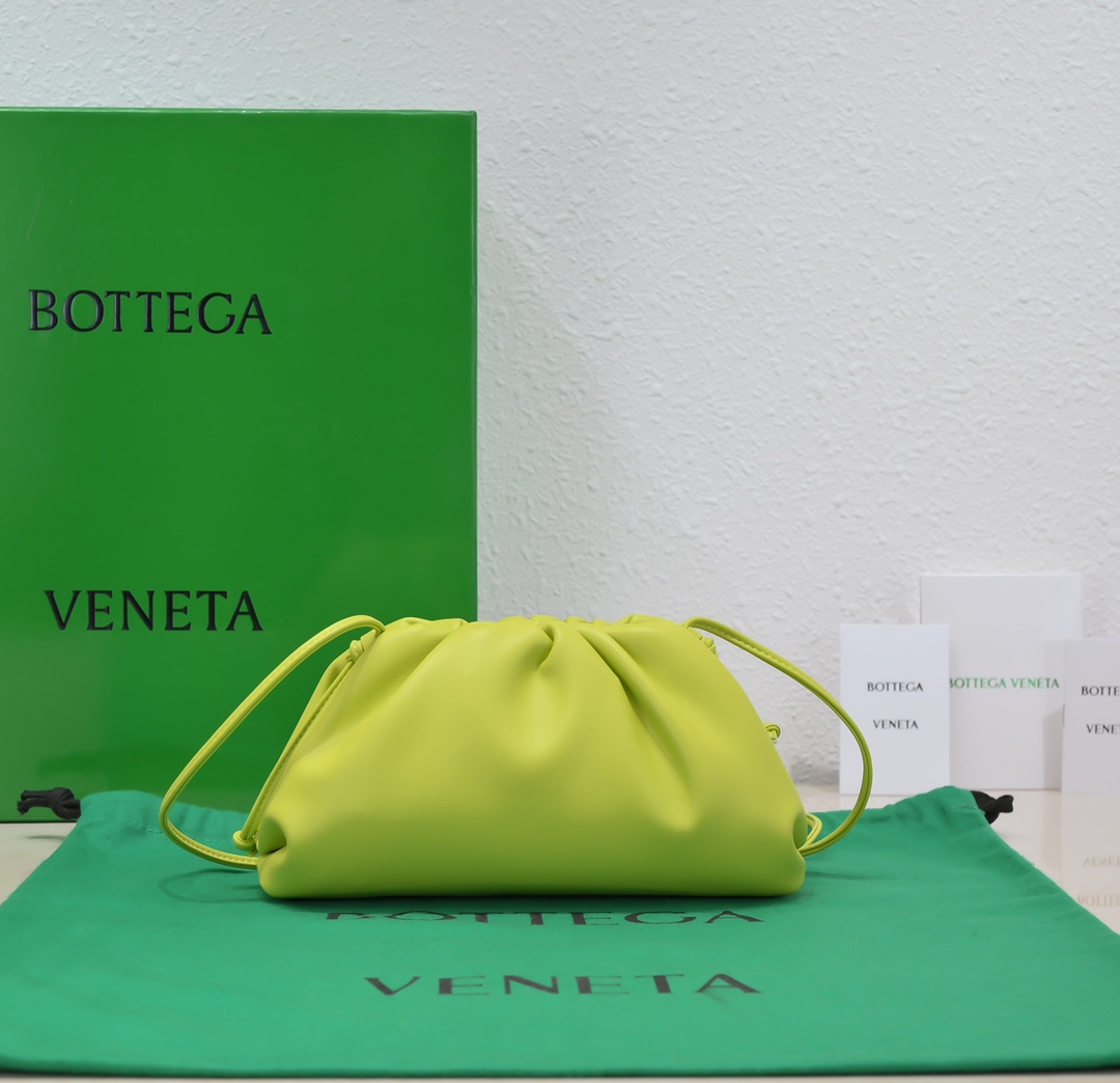 b0tte*a Ven*ta the pouch bag-22*9cm