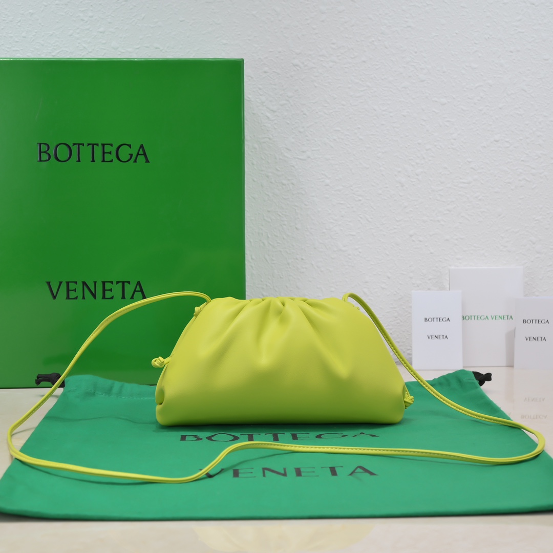 b0tte*a Ven*ta the pouch bag-22*9cm