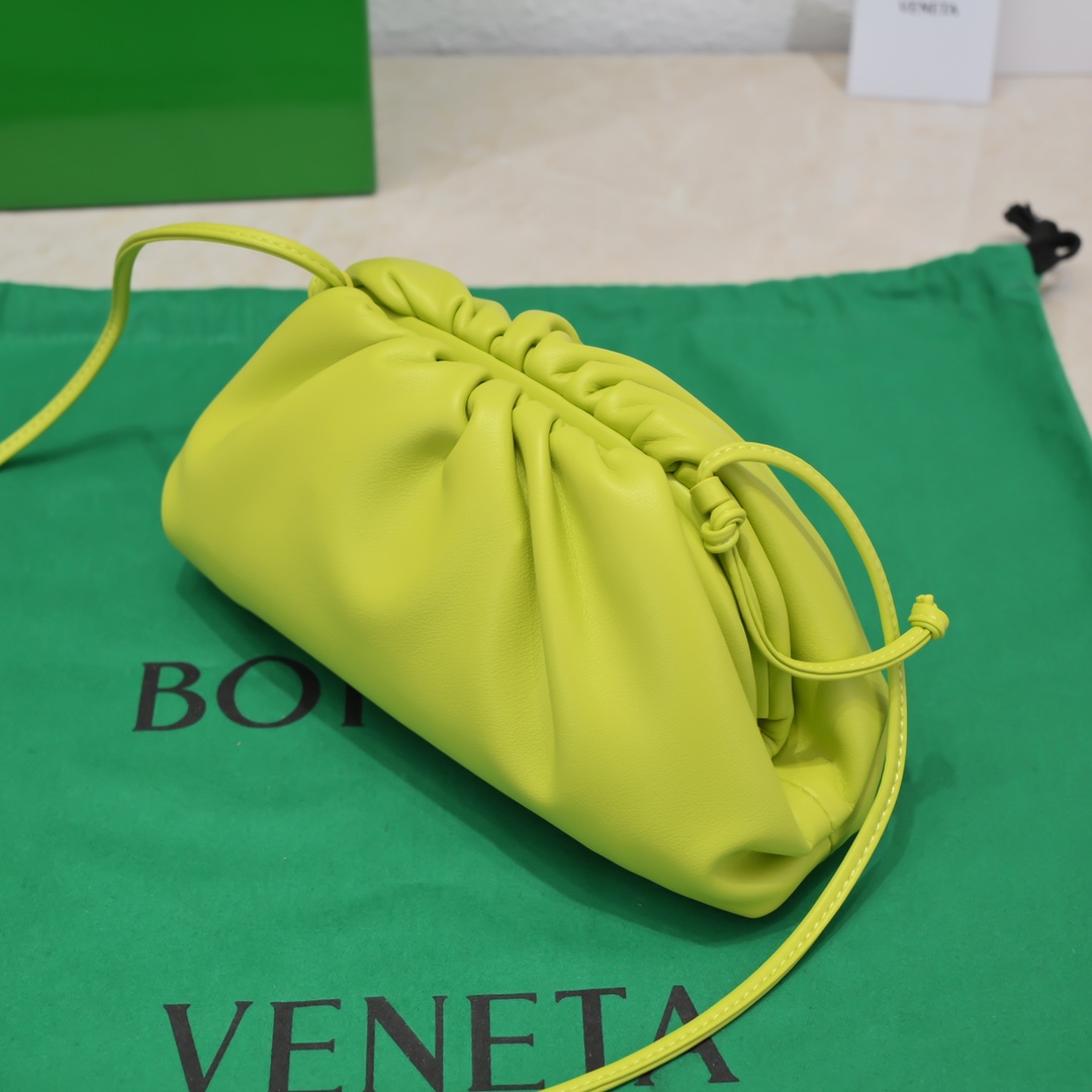 b0tte*a Ven*ta the pouch bag-22*9cm