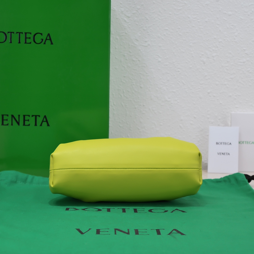 b0tte*a Ven*ta the pouch bag-22*9cm