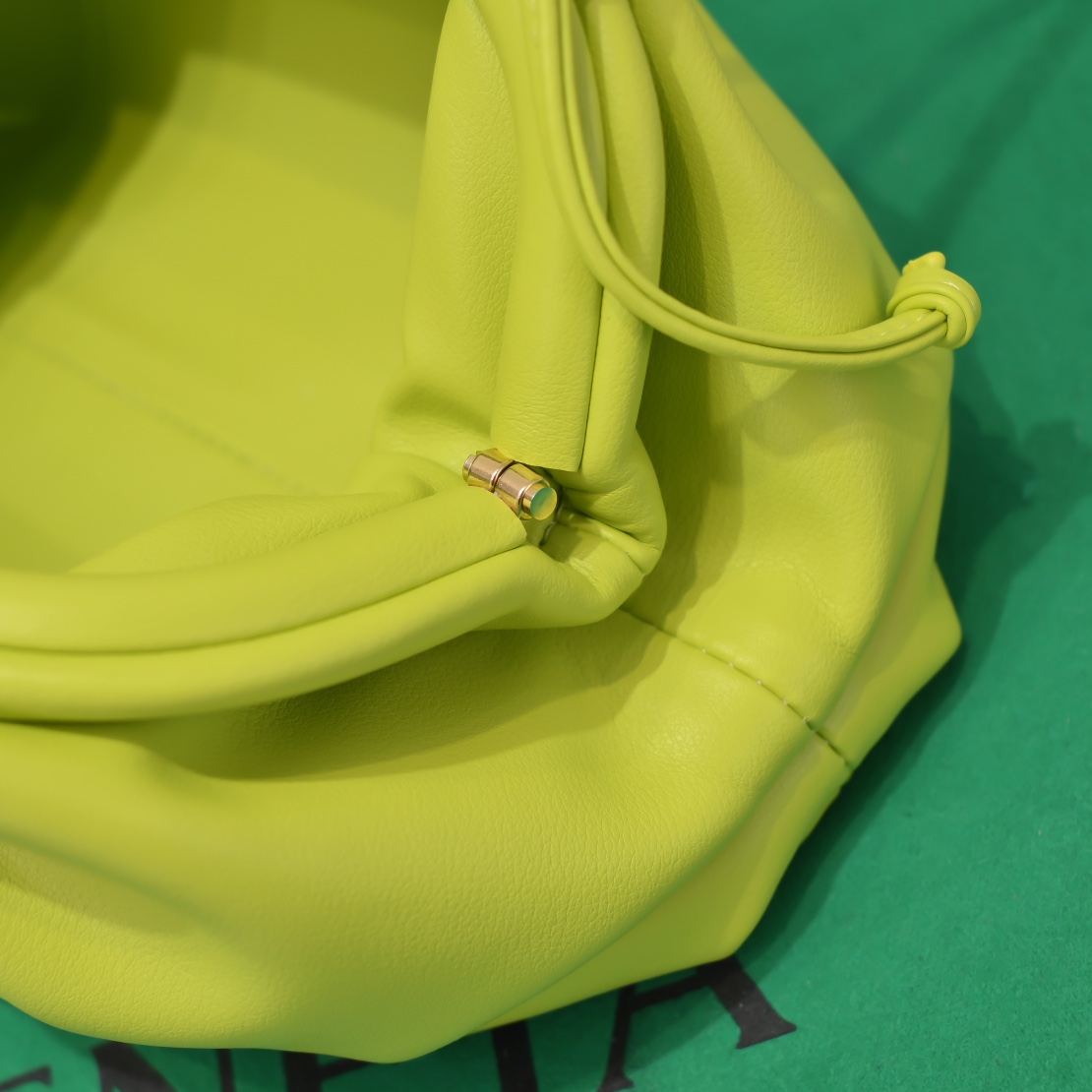 b0tte*a Ven*ta the pouch bag-22*9cm