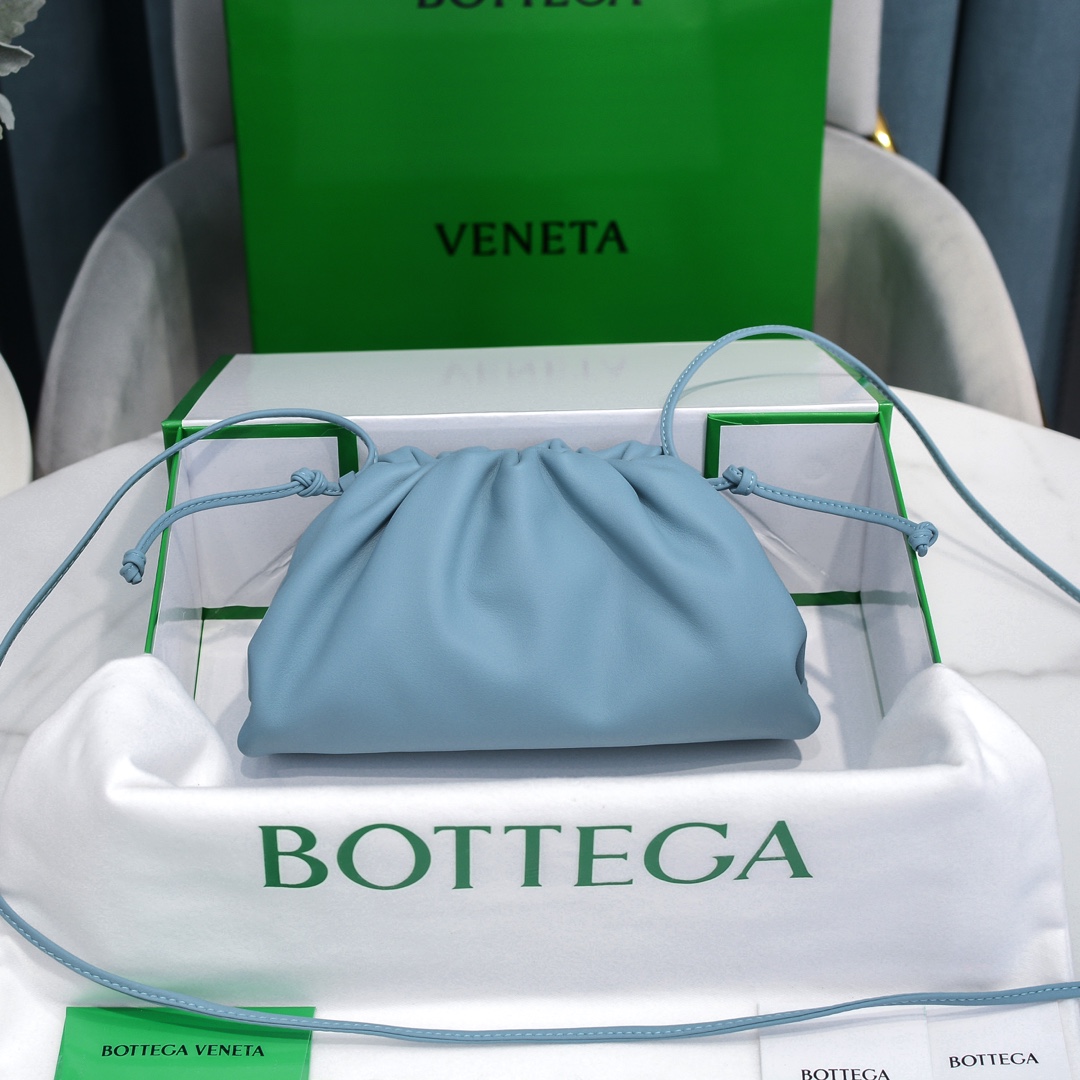 b0tte*a Ven*ta the pouch bag-22*9cm