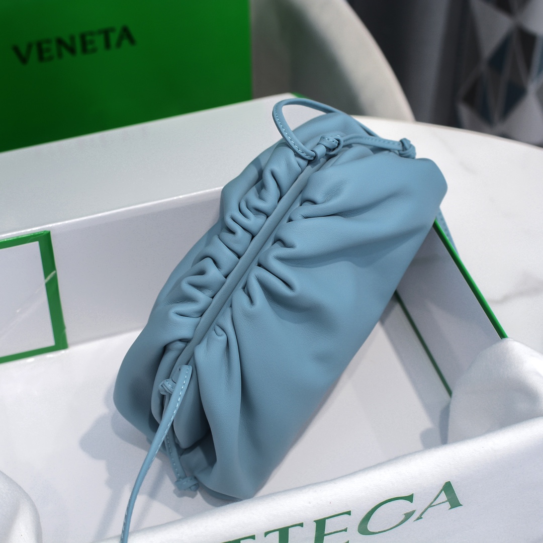 b0tte*a Ven*ta the pouch bag-22*9cm