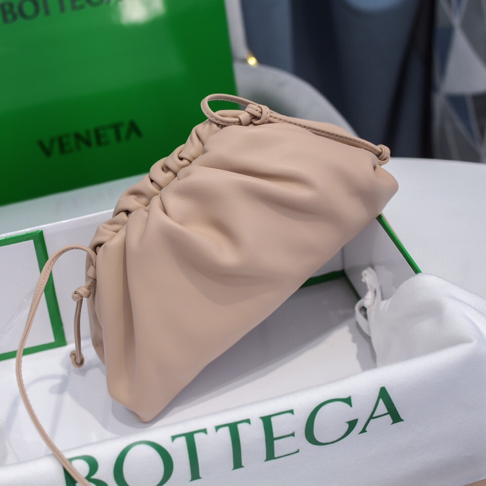 b0tte*a Ven*ta the pouch bag-22*9cm