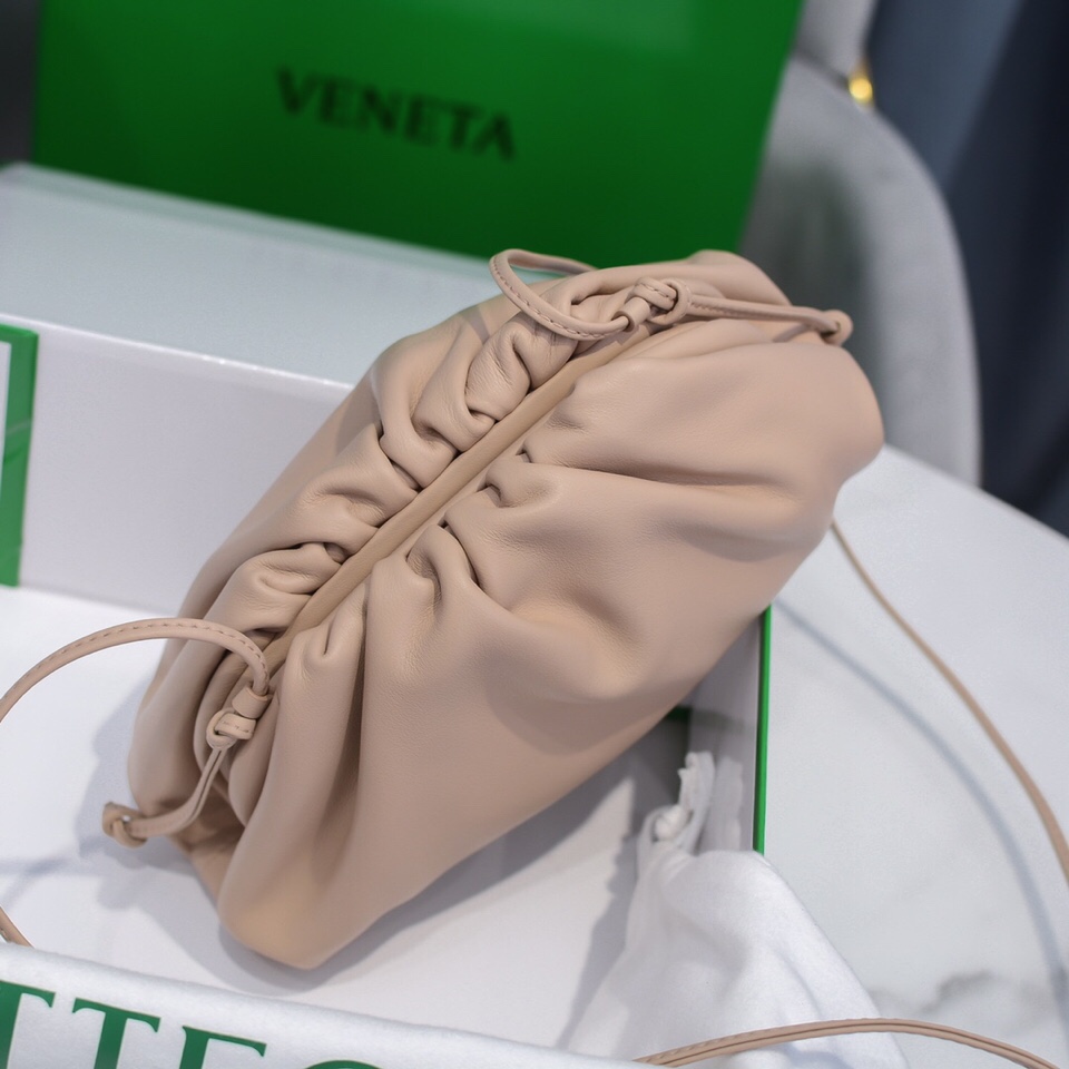 b0tte*a Ven*ta the pouch bag-22*9cm