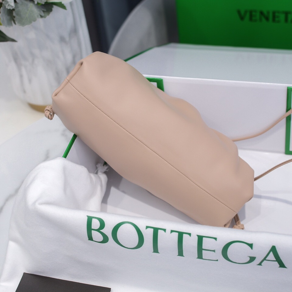 b0tte*a Ven*ta the pouch bag-22*9cm
