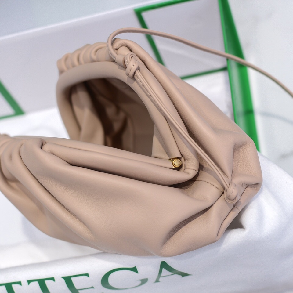 b0tte*a Ven*ta the pouch bag-22*9cm