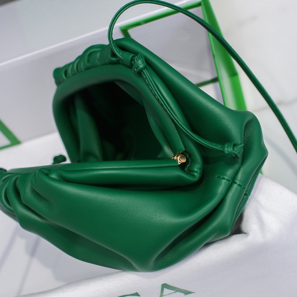 b0tte*a Ven*ta the pouch bag-22*9cm