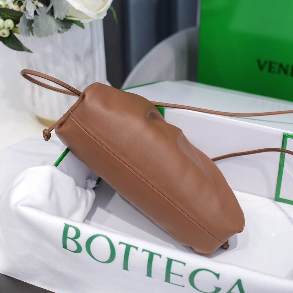 b0tte*a Ven*ta the pouch bag-22*9cm