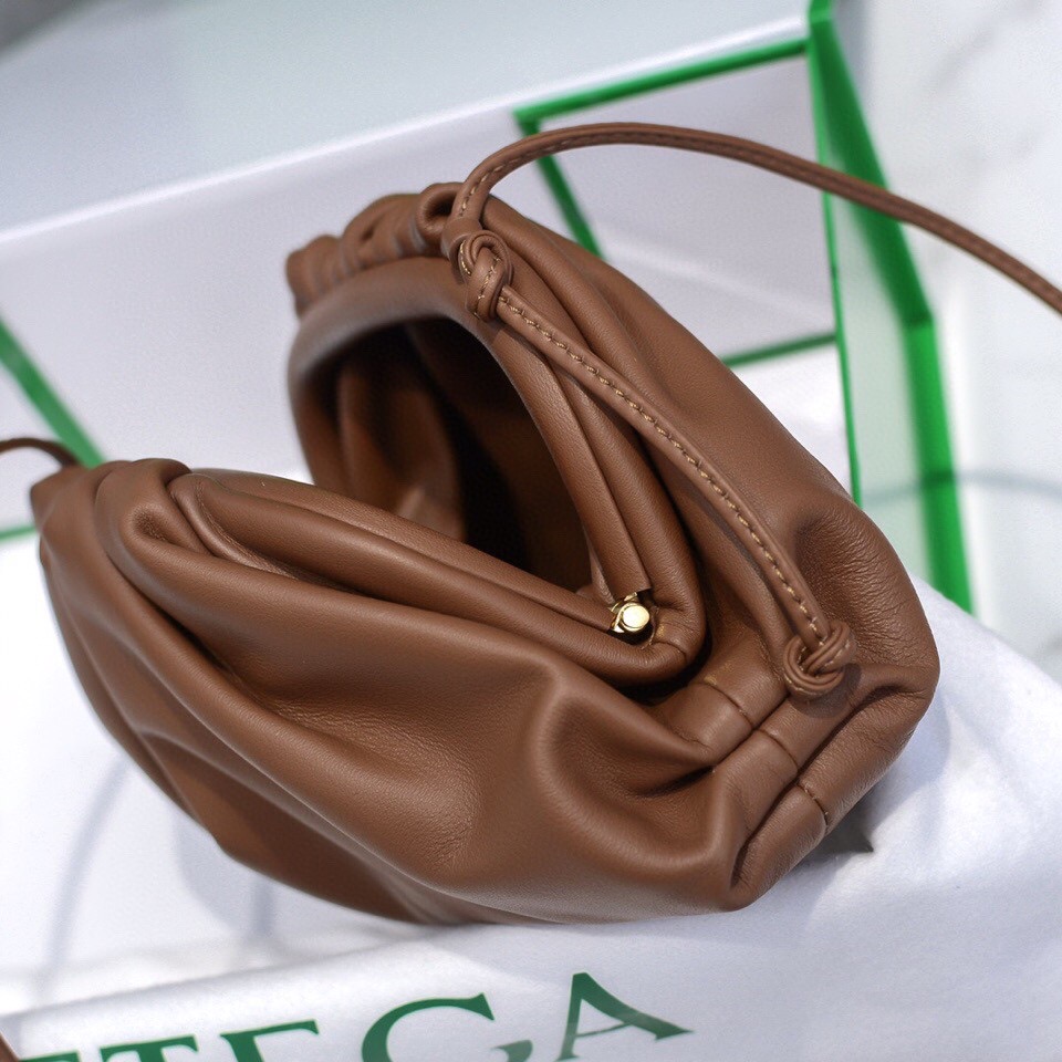 b0tte*a Ven*ta the pouch bag-22*9cm