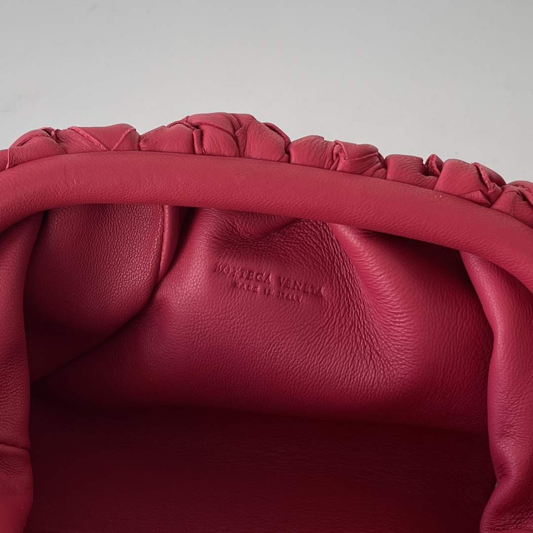 b0tte*a Ven*ta the pouch bag-22*9cm
