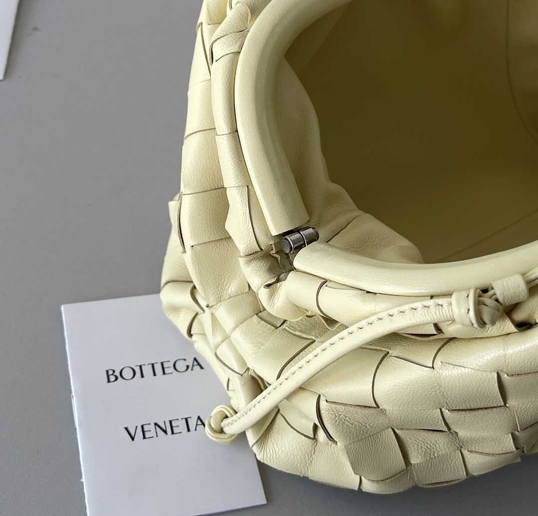 b0tte*a Ven*ta the pouch bag-22*9cm
