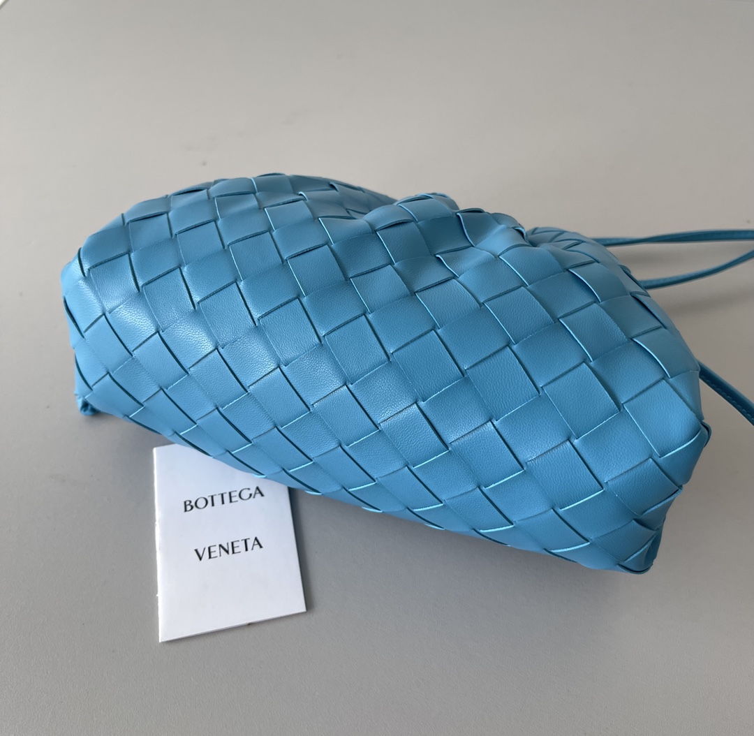 b0tte*a Ven*ta the pouch bag-22*9cm