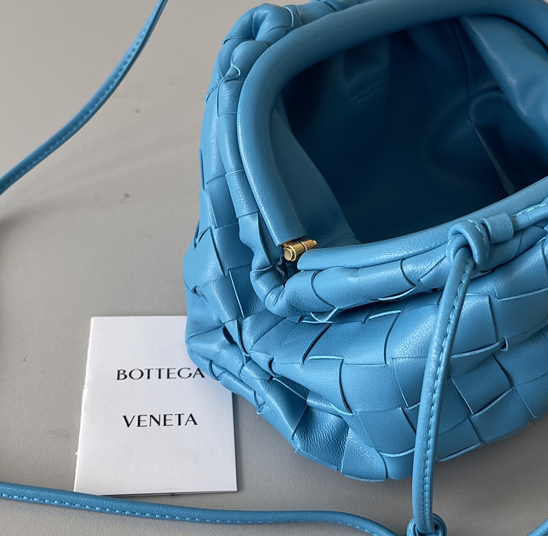 b0tte*a Ven*ta the pouch bag-22*9cm
