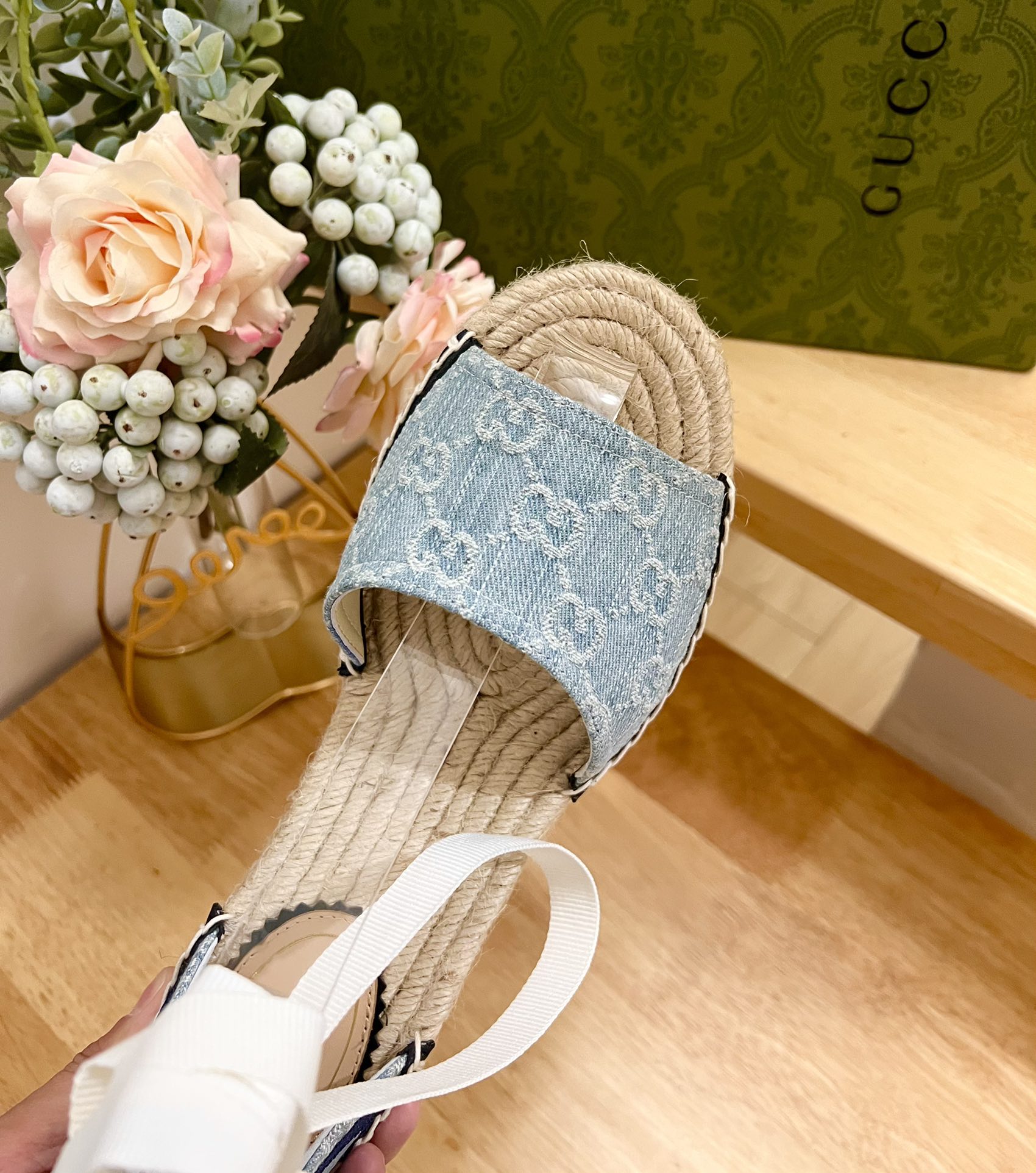 G*u*i 2024ss sandals