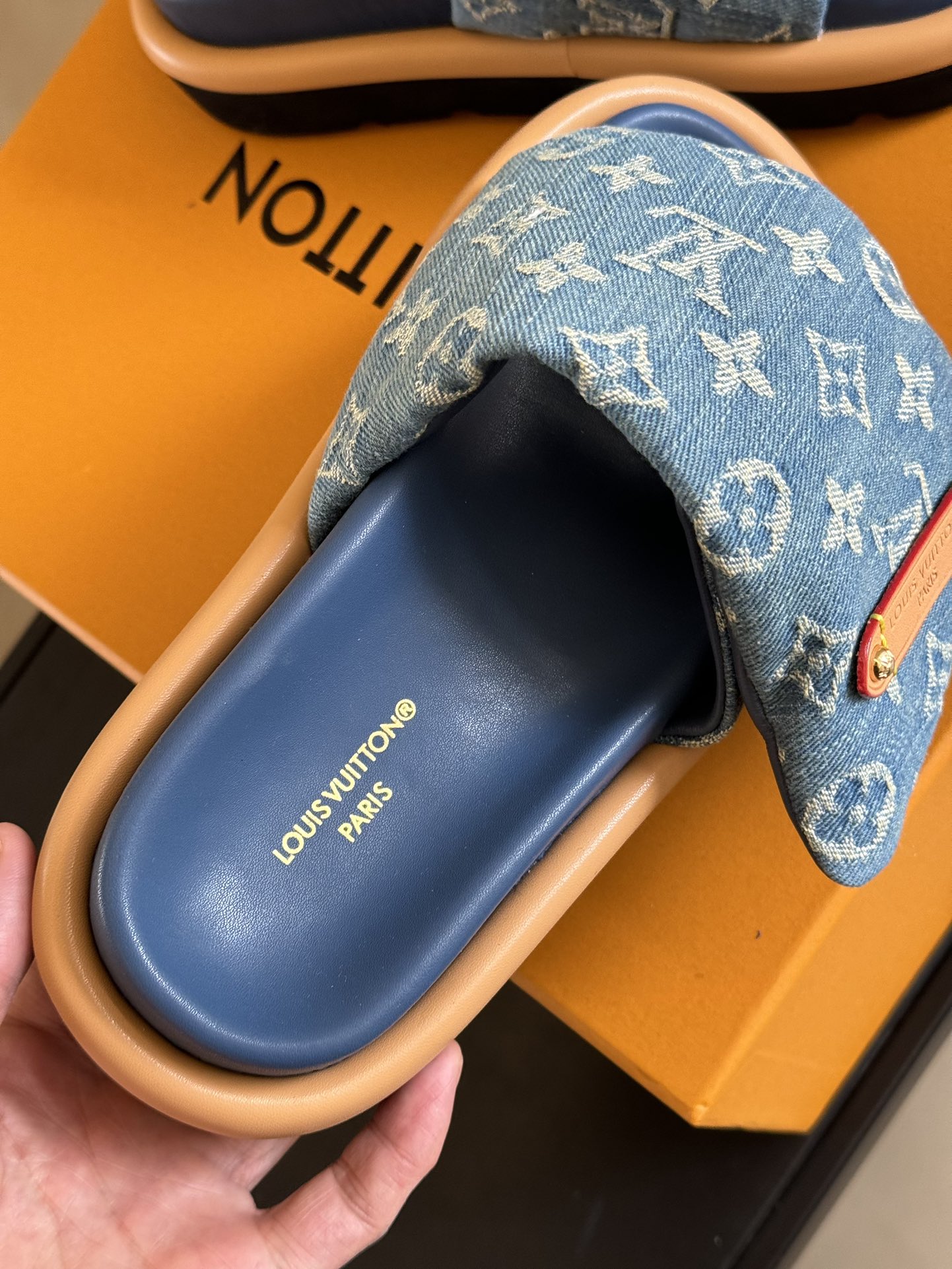 l0*is V*t0n slides