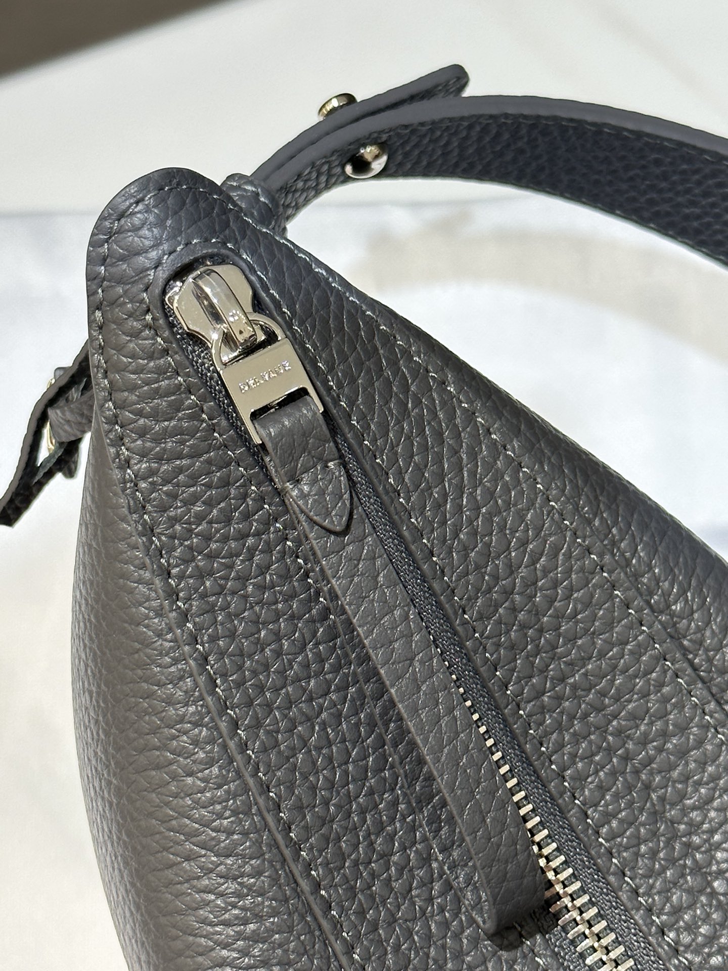 De1uavx pin swing tote-29*9*20cm