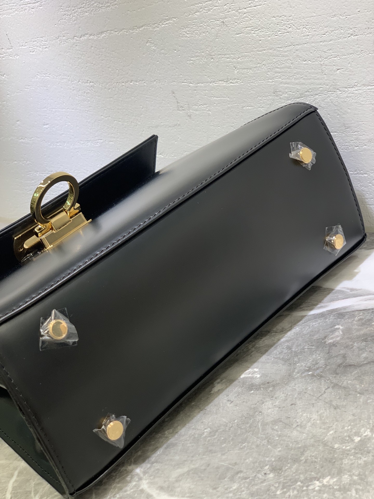 Ferragamo Tote-27×20×10CM