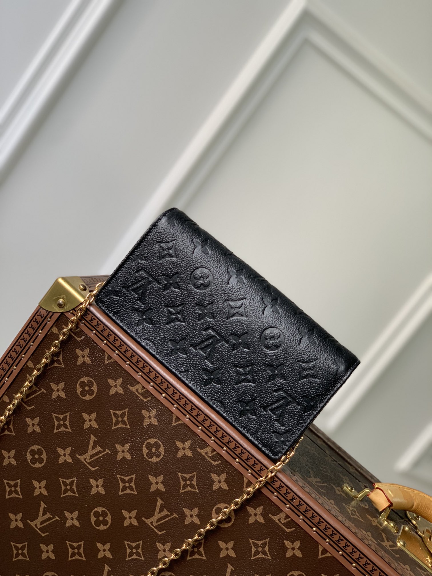 l0*is V*t0n wallet on chain metis-m83233 -22*15*5.5cm