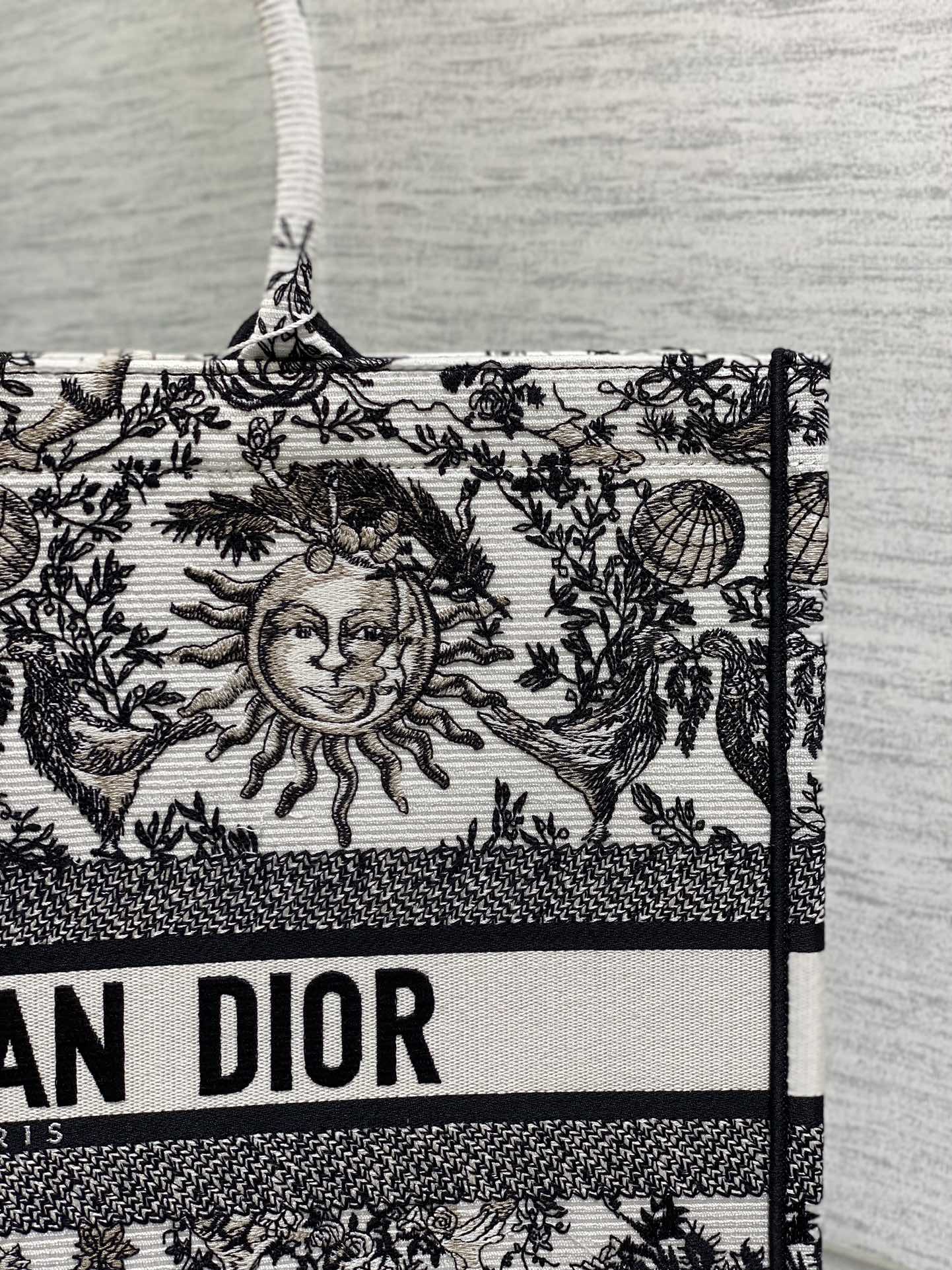 D*or book tote