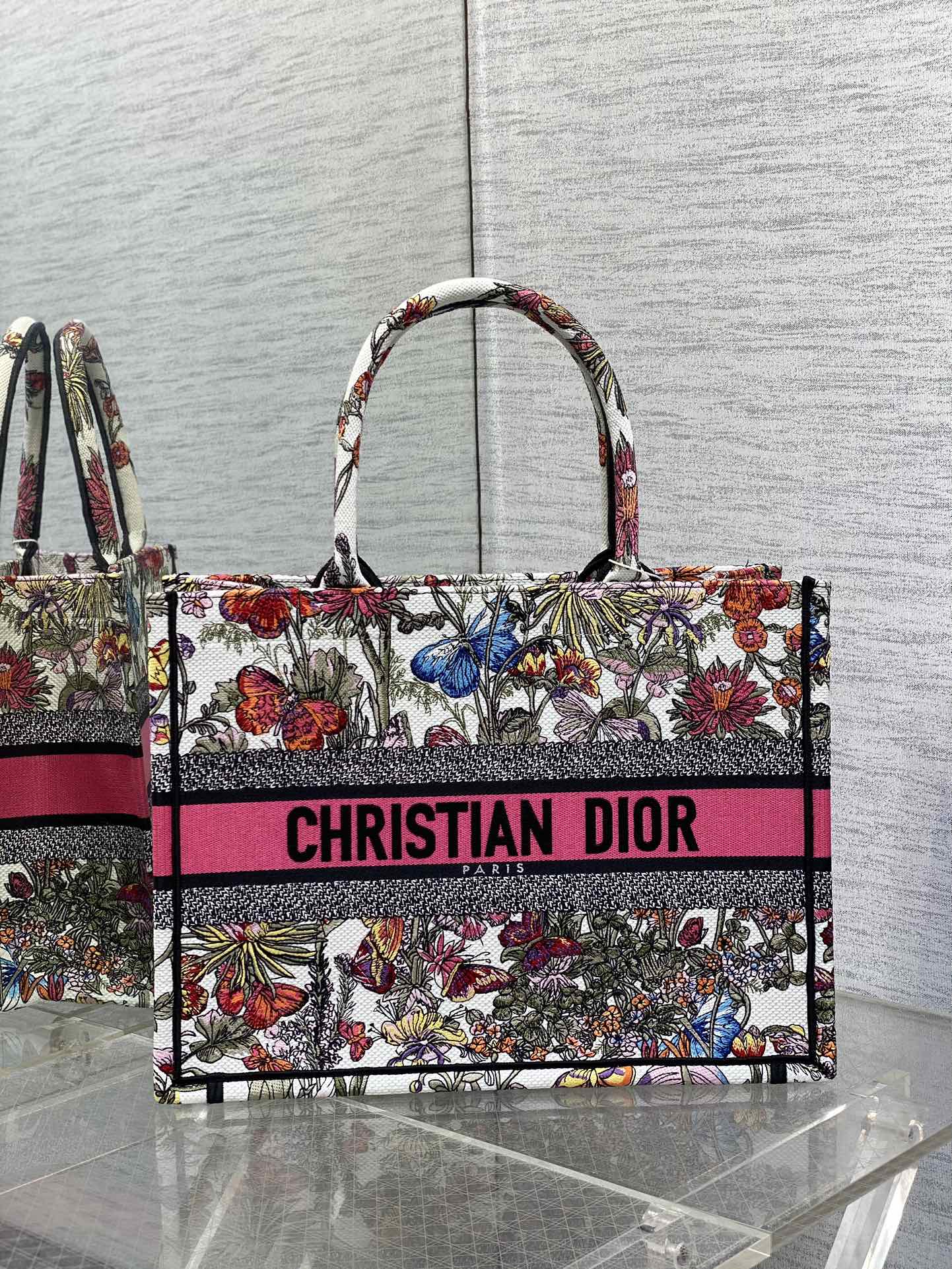 D*or book tote
