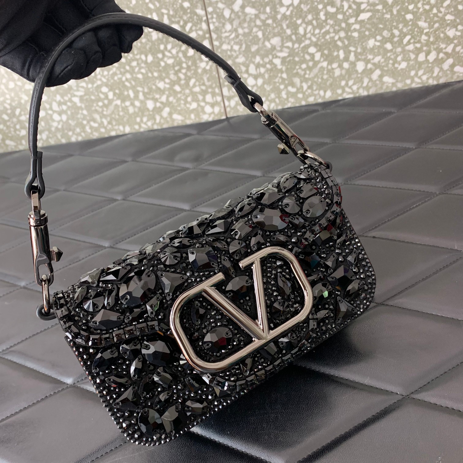 Va1e*ntin0 garavani mini loco bag-20*11*5cm