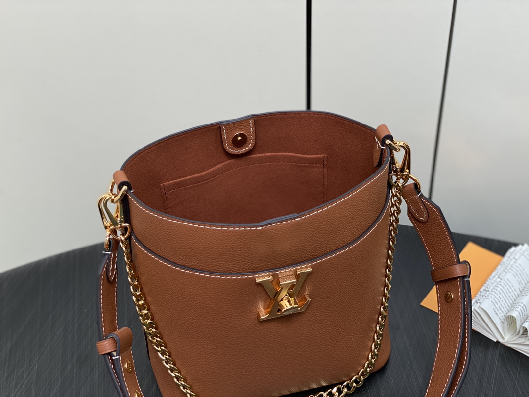 l0*is V*t0n lock and walk handlebag-m24006-20*20.5*12cm