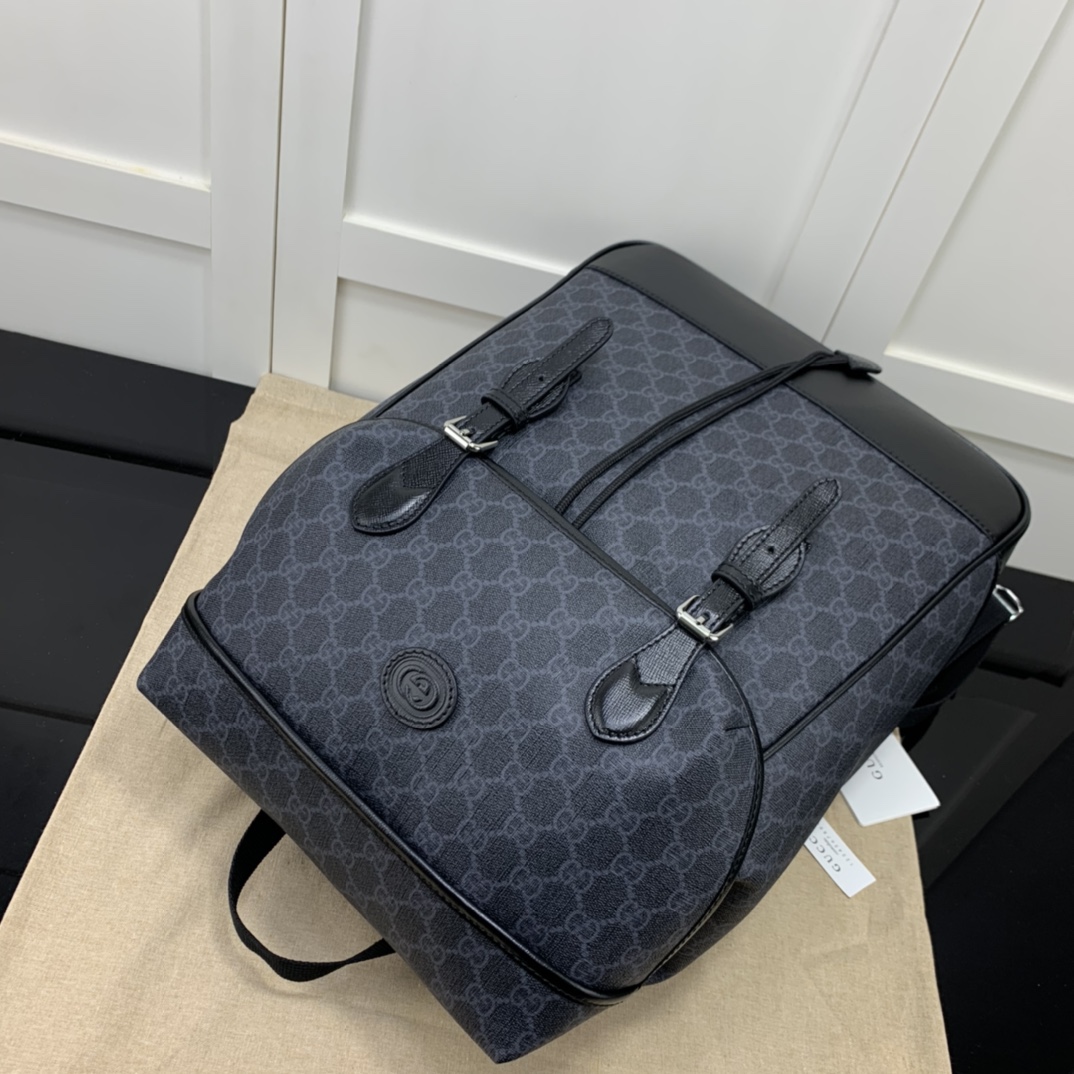 G*u*i backpack-26*43*18cm