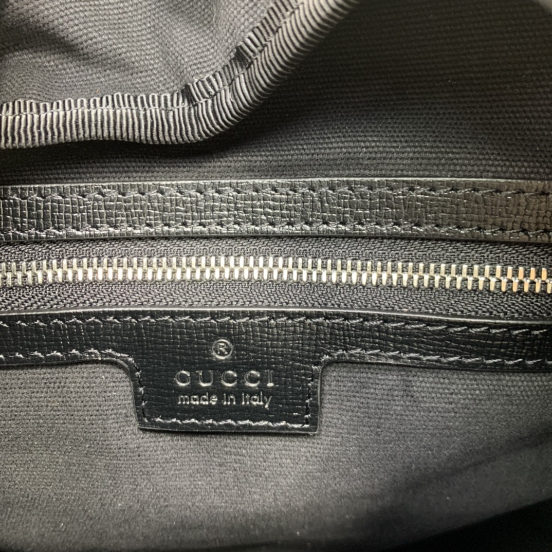G*u*i backpack-26*43*18cm