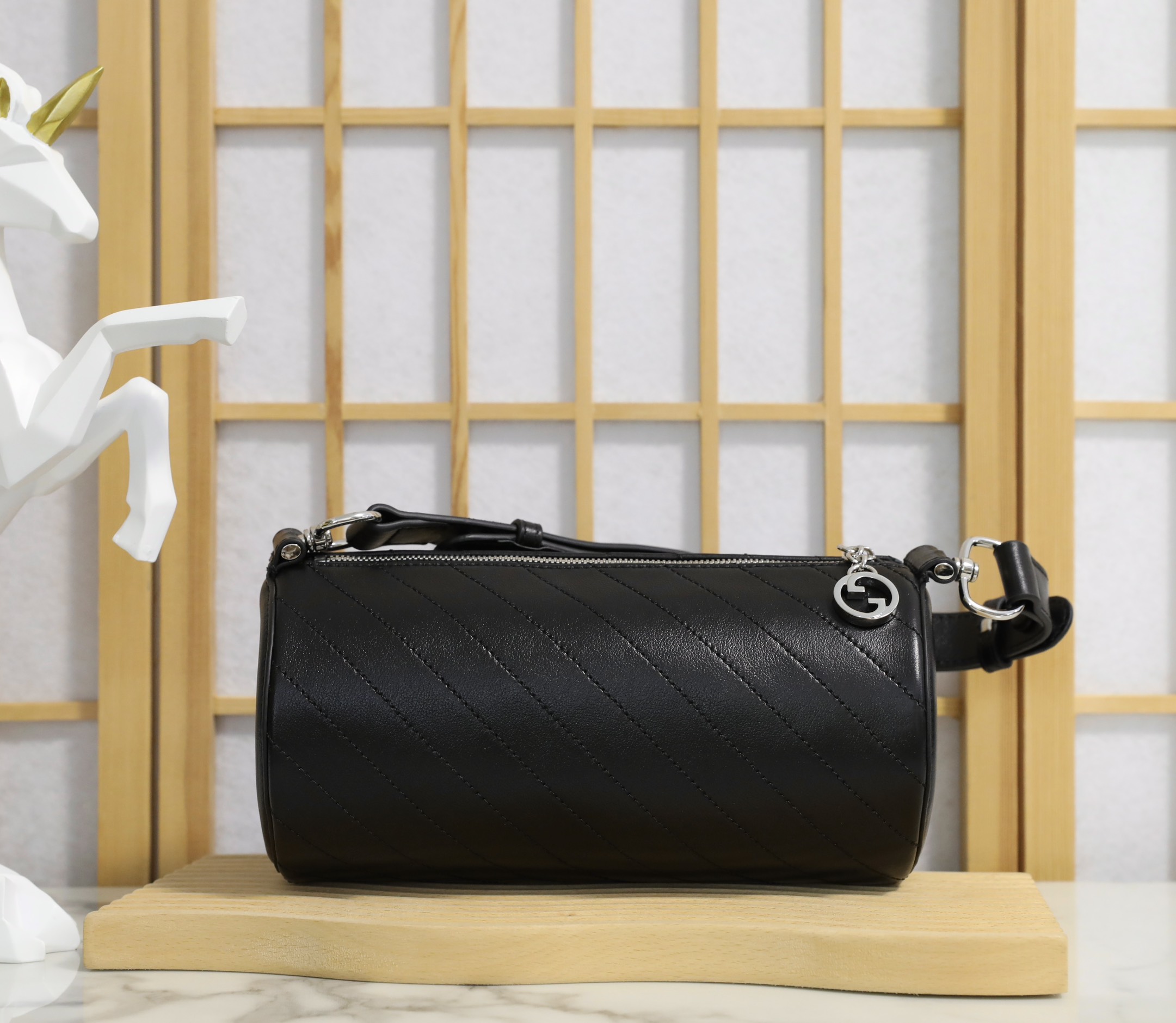 G*u*i blondie shoulder bag-13*25*12cm