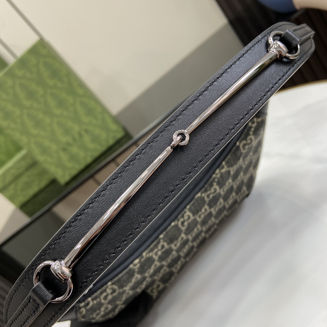 G*u*i horsebit slim bag-18*24*4.5cm