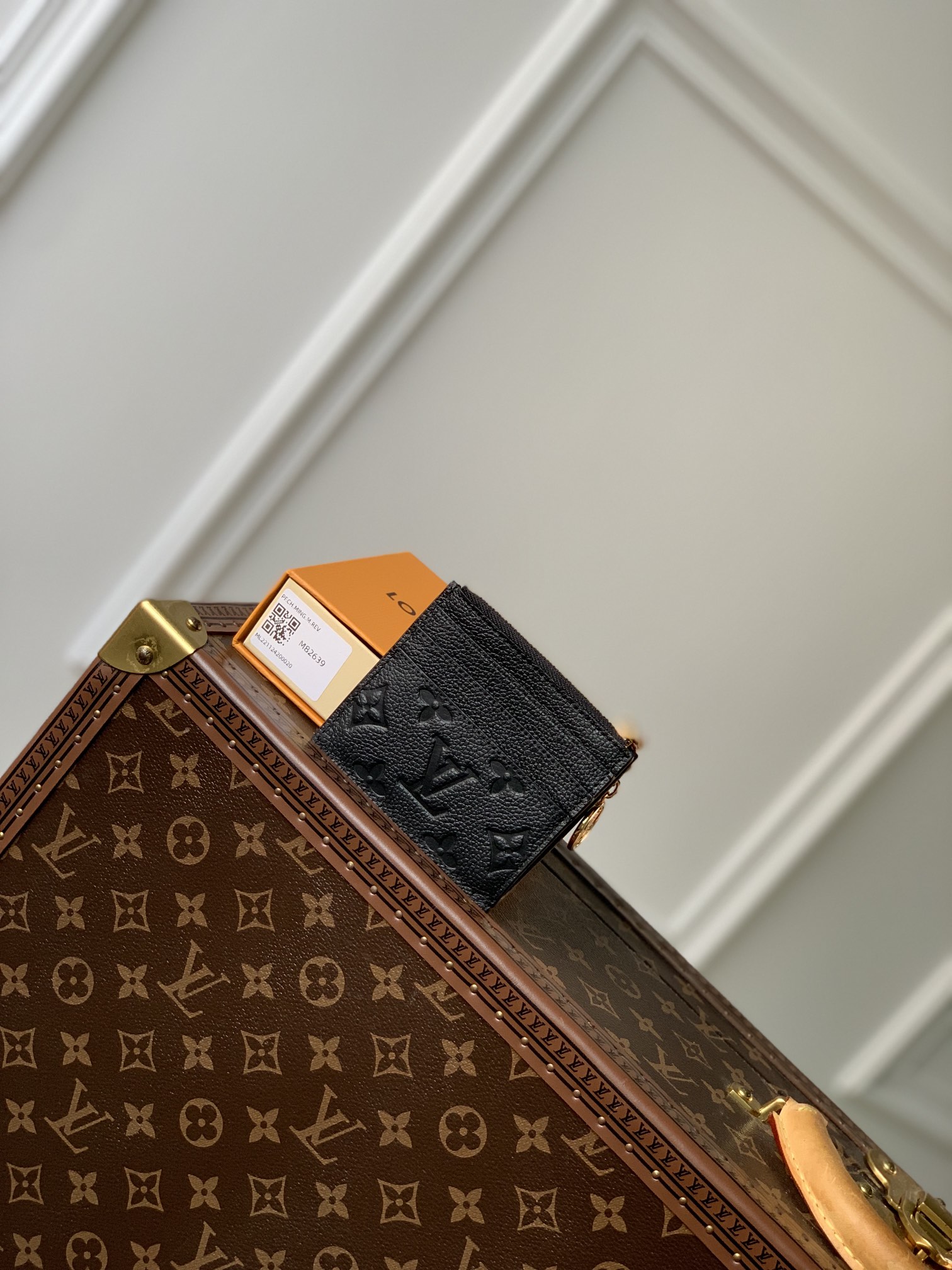 l0*is V*t0n wallet-10 x 8.5 x 0.4 cm