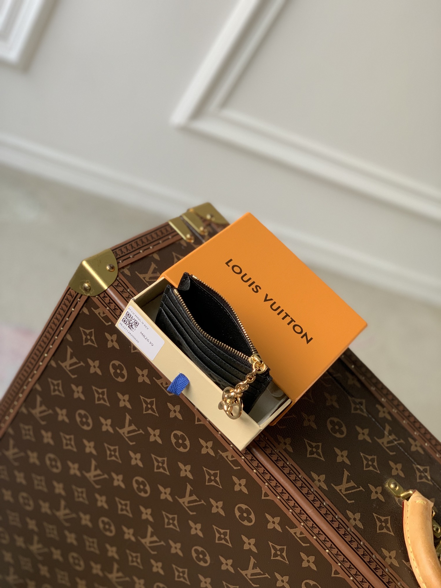 l0*is V*t0n wallet-10 x 8.5 x 0.4 cm