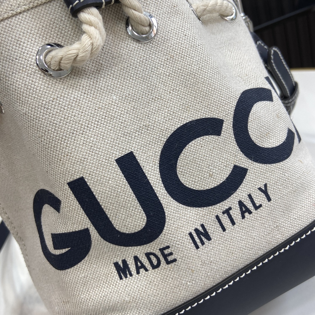 G*u*i backpack-16*21*11cm