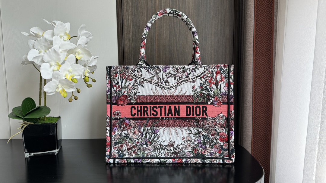 D*or small book tote-36.5cm