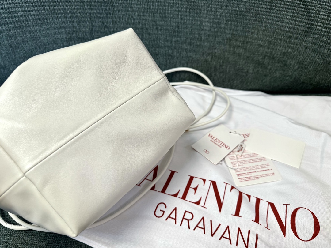 Va1e*ntin0 garavani vlogo pouf bag-23x19x14cm
