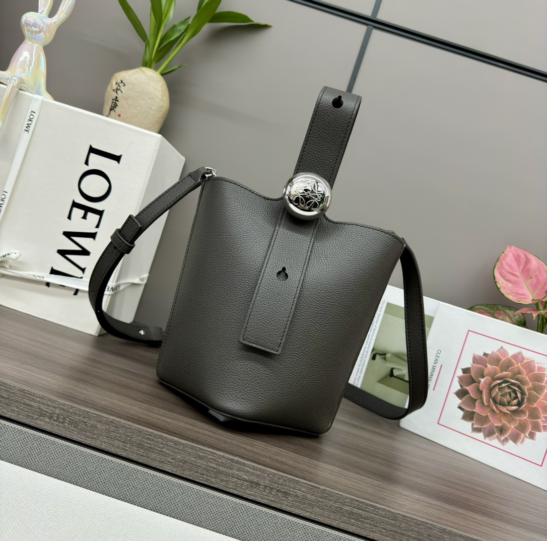L0ew* mini pebble bucket bag-16*16*19.5cm