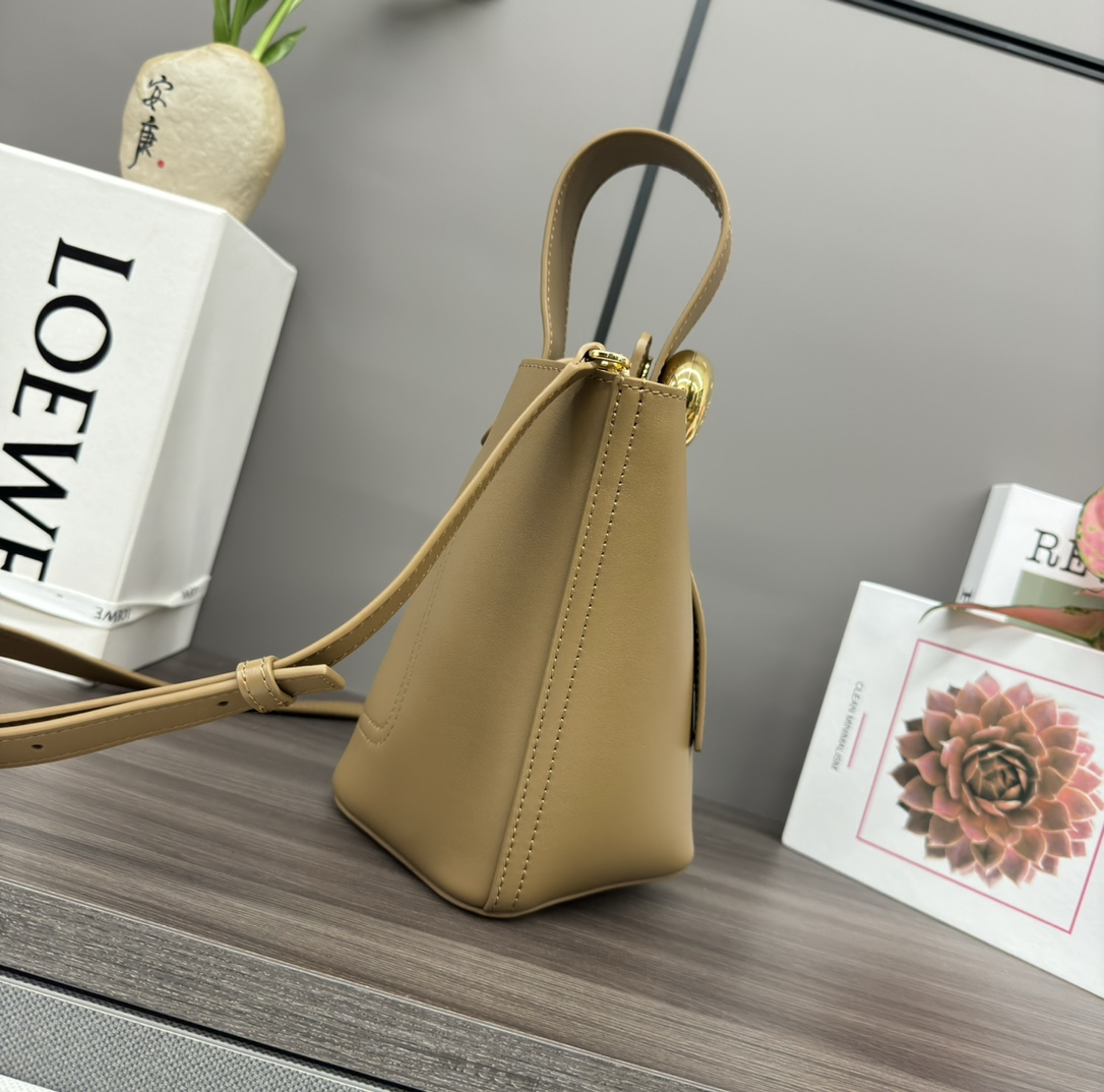 L0ew* mini pebble bucket bag-16*16*19.5cm
