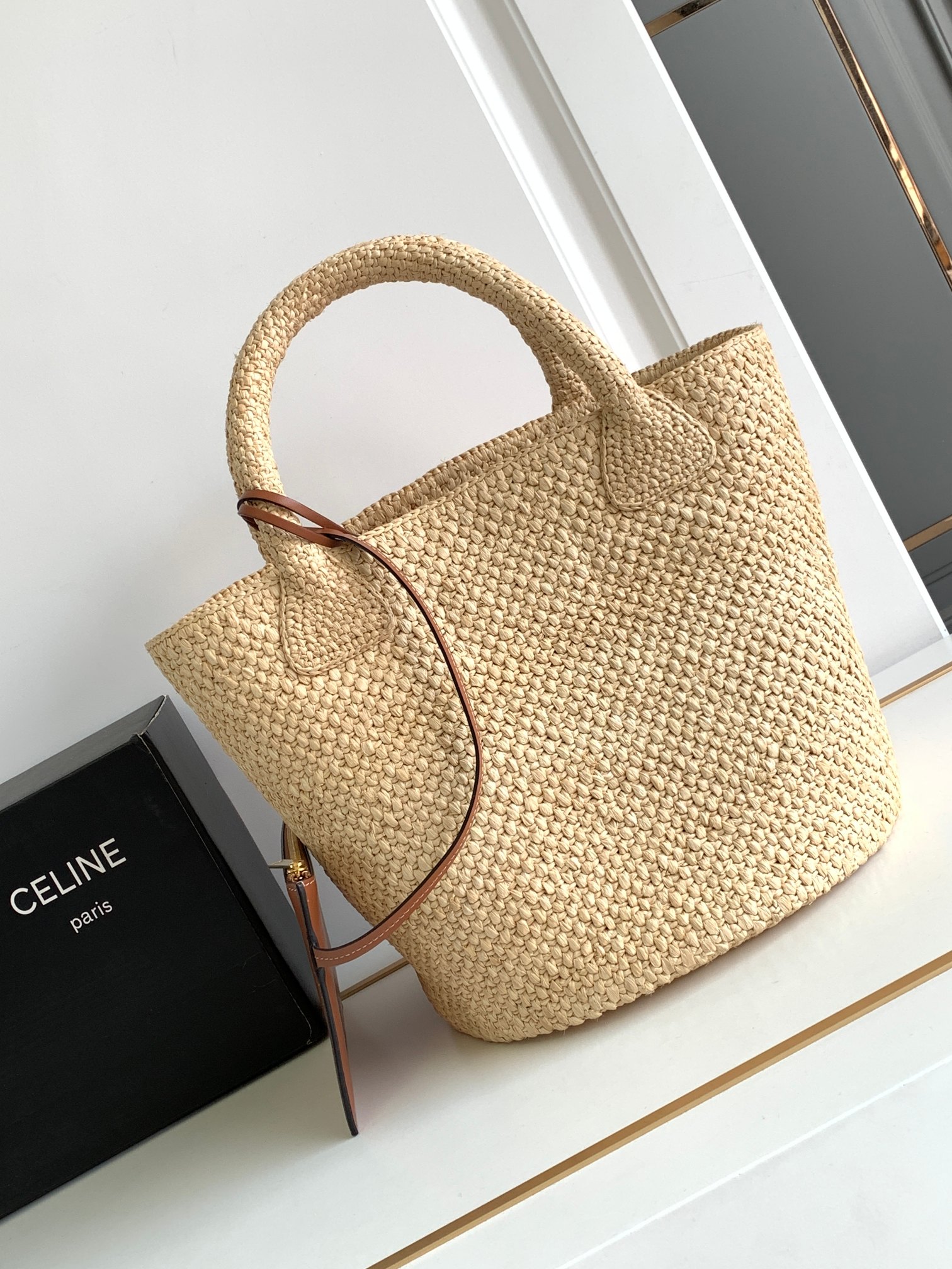 Ce**e triomphe tote-23 x 22 x 23cm
