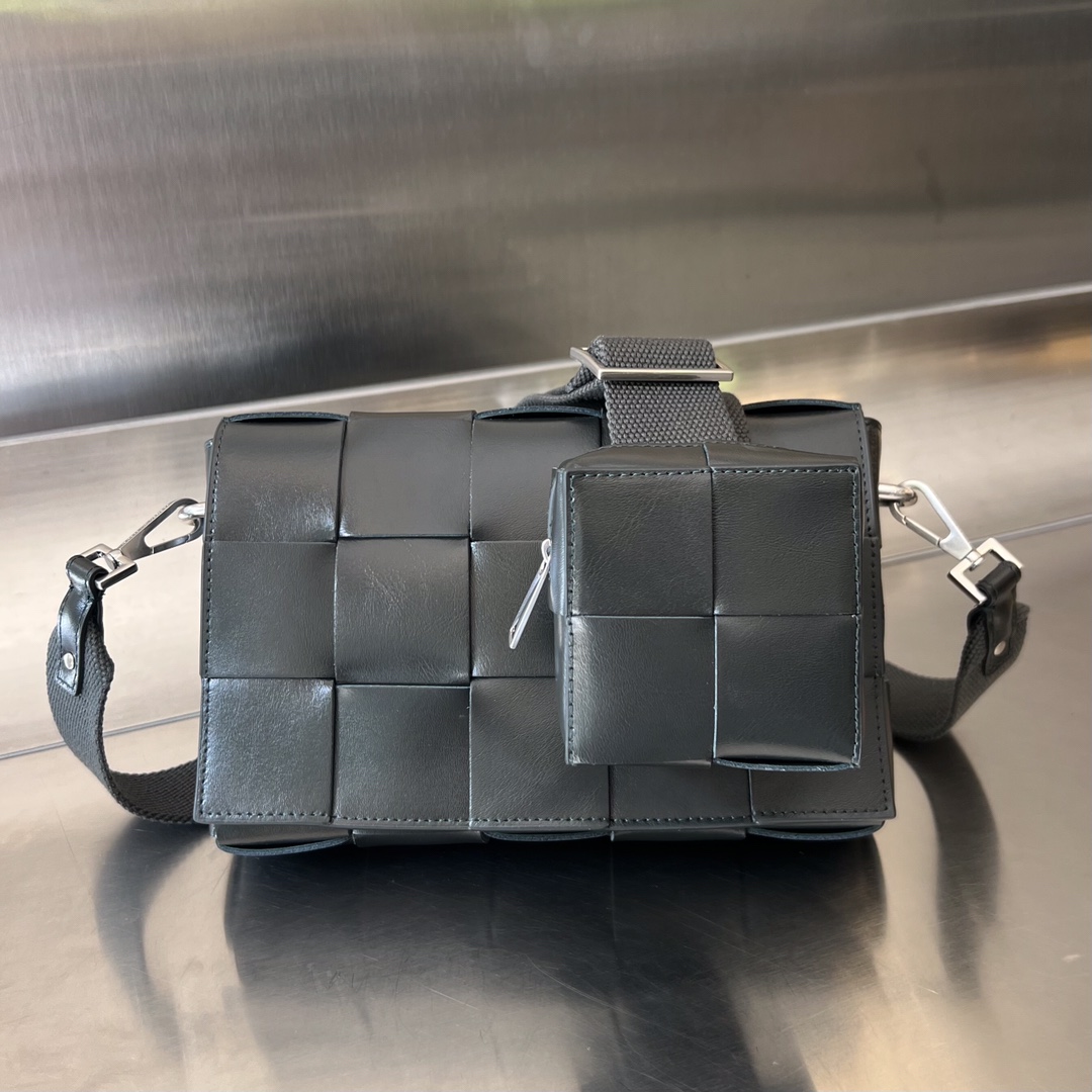 b0tte*a Ven*ta crossbody bag-23x15x5cm
