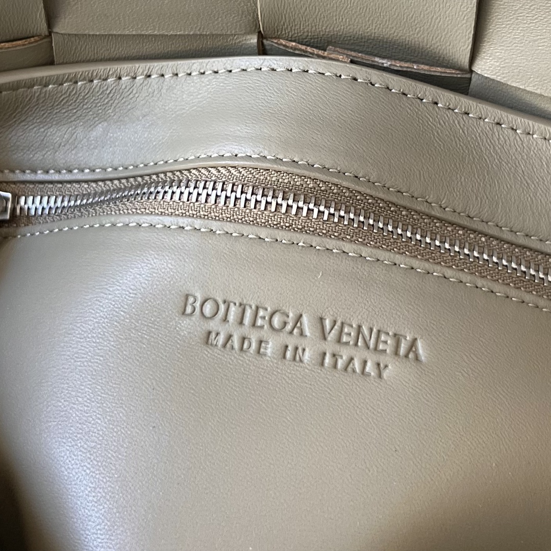 b0tte*a Ven*ta crossbody bag-23x15x5cm