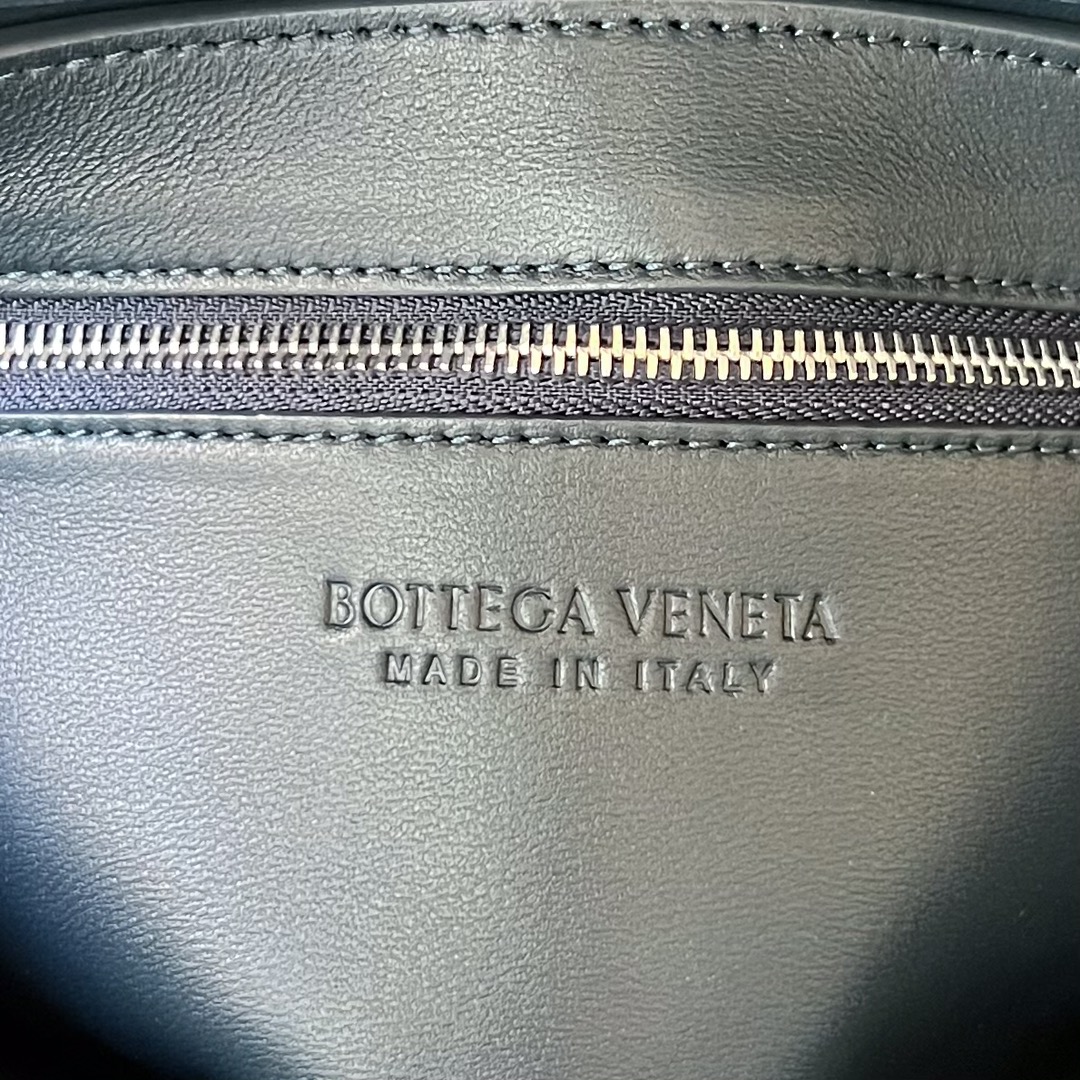 b0tte*a Ven*ta crossbody bag-23x15x5cm