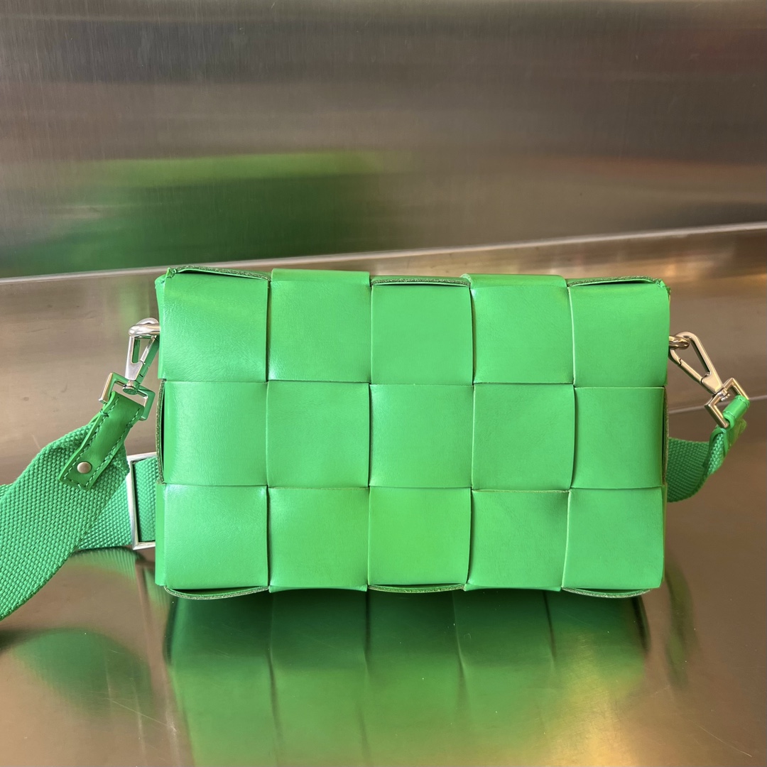 b0tte*a Ven*ta crossbody bag-23x15x5cm